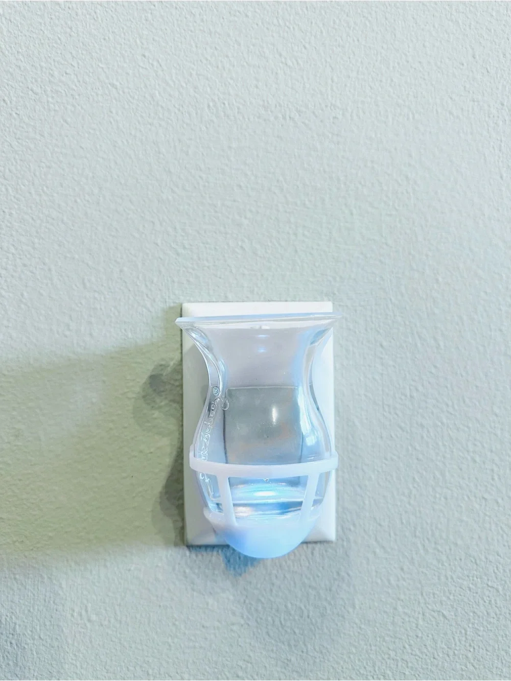 Wallhug Pluggable Home Fragrance Diffuser